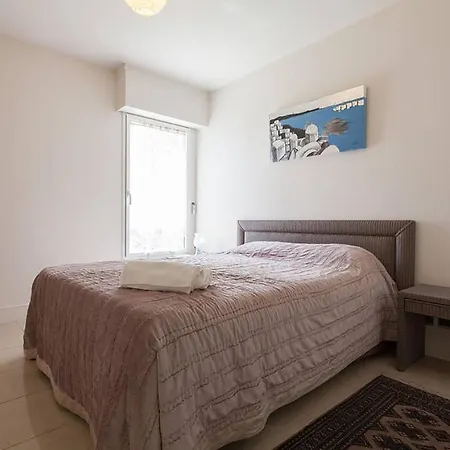 Stunning 2 Bed On The Seafront Of In A High Class Secure Building With Swimming Pool 463 * Κάννες