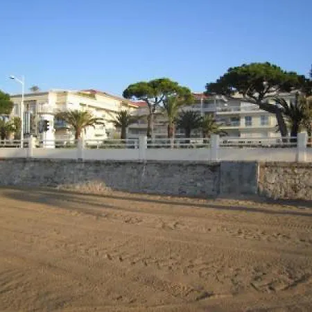 Stunning 2 Bed On The Seafront Of In A High Class Secure Building With Swimming Pool 463
