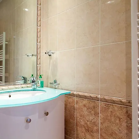 Stunning 2 Bed On The Seafront Of In A High Class Secure Building With Swimming Pool 463 Appartement