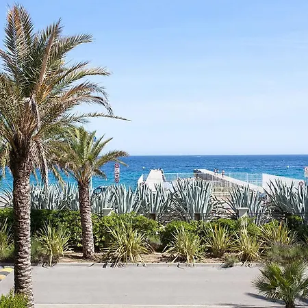 Stunning 2 Bed On The Seafront Of In A High Class Secure Building With Swimming Pool 463 *