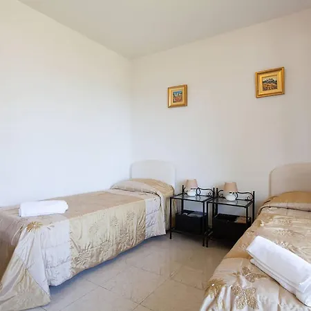 Stunning 2 Bed On The Seafront Of In A High Class Secure Building With Swimming Pool 463