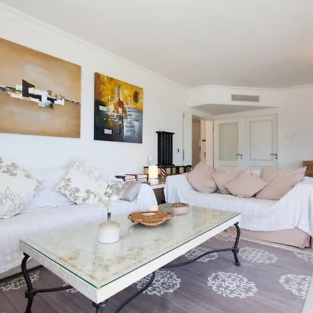 Stunning 2 Bed On The Seafront Of In A High Class Secure Building With Swimming Pool 463 *