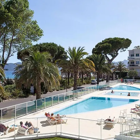 Stunning 2 Bed On The Seafront Of In A High Class Secure Building With Swimming Pool 463 Appartement Cannes
