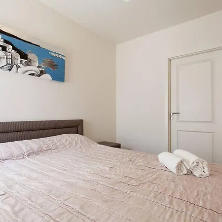 Stunning 2 Bed On The Seafront Of In A High Class Secure Building With Swimming Pool 463 戛纳