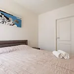 Stunning 2 Bed On The Seafront Of In A High Class Secure Building With Swimming Pool 463 Cannes