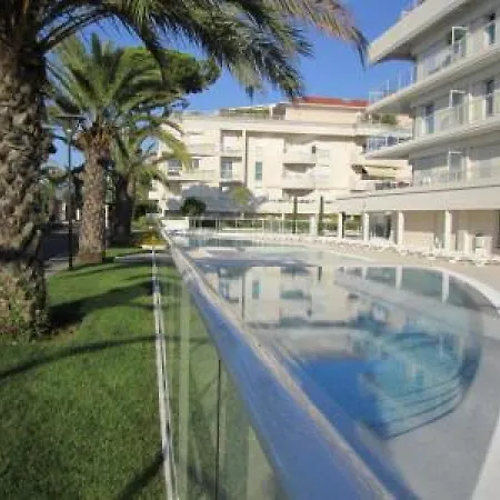 Apartamento Stunning 2 Bed On The Seafront Of In A High Class Secure Building With Swimming Pool 463 Cannes