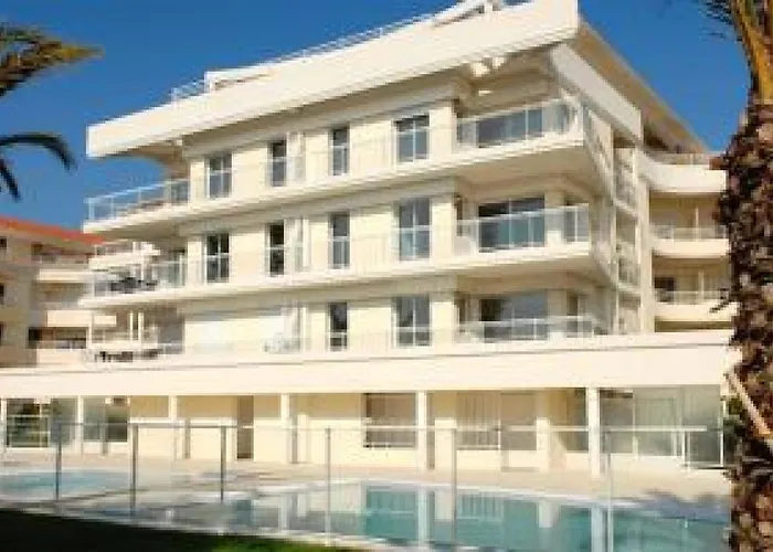 Stunning 2 Bed On The Seafront Of In A High Class Secure Building With Swimming Pool 463 カンヌ
